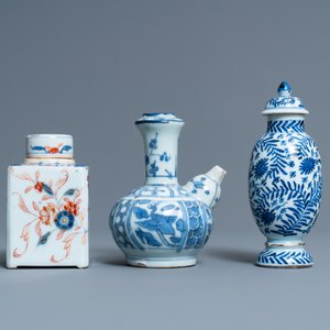 Two Chinese blue and white cups, a covered vase, a kendi and an Imari-style tea caddy, Wanli and Kangxi — photo 4