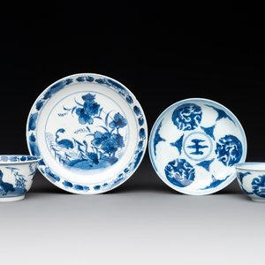 Two Chinese blue and white cups and saucers, Kangxi/Yongzheng — photo 1