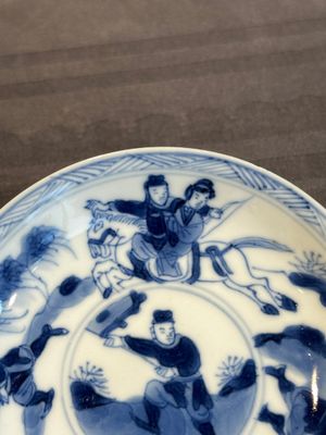 Two Chinese blue and white cups and three saucers with figural design, Kangxi and later — photo 21