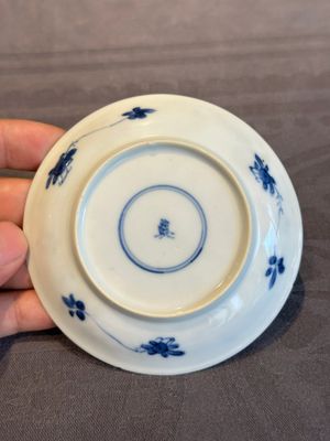 Two Chinese blue and white cups and three saucers with figural design, Kangxi and later — photo 34