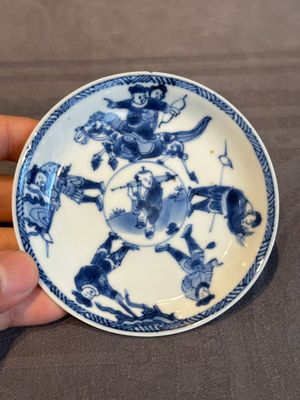 Two Chinese blue and white cups and three saucers with figural design, Kangxi and later — photo 37