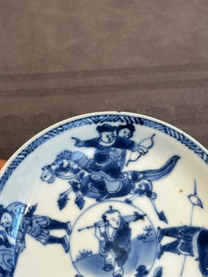 Two Chinese blue and white cups and three saucers with figural design, Kangxi and later — photo 38