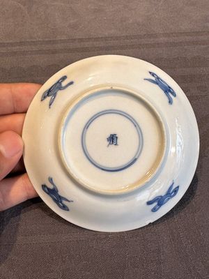 Two Chinese blue and white cups and three saucers with figural design, Kangxi and later — photo 42