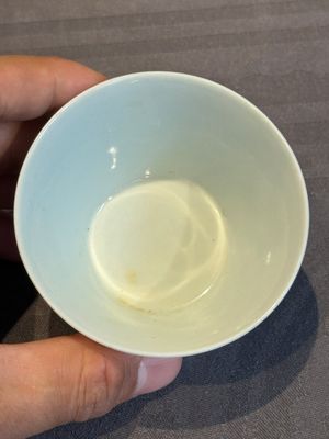 Two Chinese blue and white cups and three saucers with figural design, Kangxi and later — photo 7