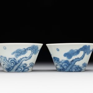 Two Chinese blue and white cups and three saucers with figural design, Kangxi and later — photo 5