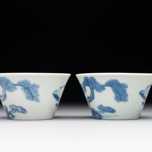 Two Chinese blue and white cups and three saucers with figural design, Kangxi and later — photo 6