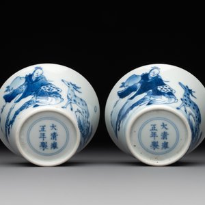 Two Chinese blue and white cups and three saucers with figural design, Kangxi and later — photo 9