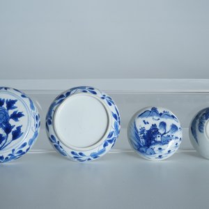 Two Chinese blue and white cylindrical seal paste boxes, Kangxi — photo 9