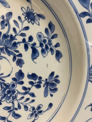Two Chinese blue and white dishes and a plate, Yongzheng and later — foto 13