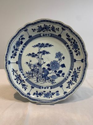 Two Chinese blue and white dishes and a plate, Yongzheng and later — foto 6
