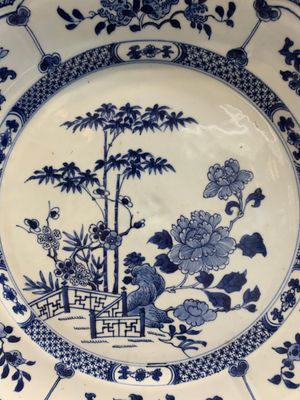 Two Chinese blue and white dishes and a plate, Yongzheng and later — foto 7
