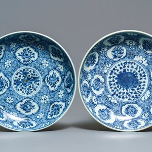 Two Chinese blue and white dishes with floral design, Hongzhi — photo 2