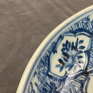 Two Chinese blue and white dishes with floral design, Hongzhi — photo 6