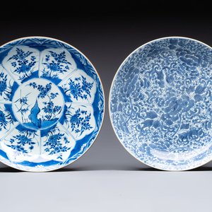 Two Chinese blue and white dishes with floral design, Kangxi — 照片 1
