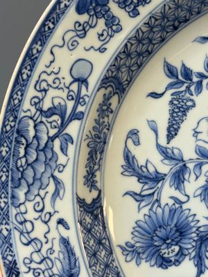 Two Chinese blue and white dishes with floral design, Yongzheng — 照片 6