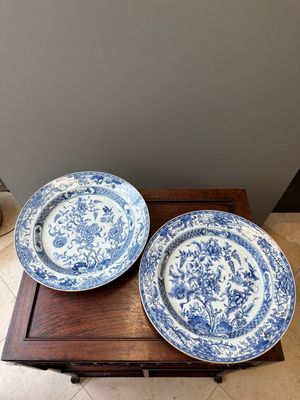 Two Chinese blue and white dishes with floral design, Yongzheng — 照片 1