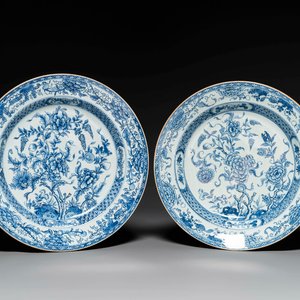 Two Chinese blue and white dishes with floral design, Yongzheng — 照片 1