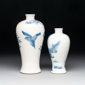 Two Chinese blue and white 'double happiness' covered vases and two 'meiping' vases, Kangxi mark, 19th C. — foto 12