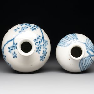 Two Chinese blue and white 'double happiness' covered vases and two 'meiping' vases, Kangxi mark, 19th C. — foto 14