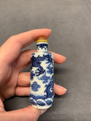 Two Chinese blue and white 'dragon' snuff bottles, Chenghua and Qianlong mark, 19th C. — foto 11