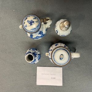 Two Chinese blue and white ewers and covers and two small vases, Kangxi — photo 11