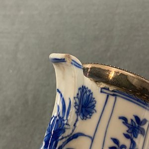 Two Chinese blue and white ewers and covers and two small vases, Kangxi — photo 20