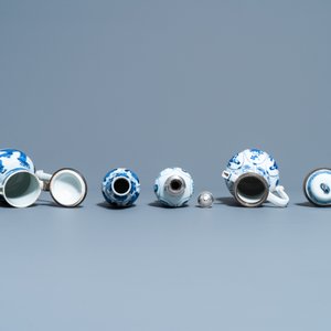 Two Chinese blue and white ewers and covers and two small vases, Kangxi — photo 6