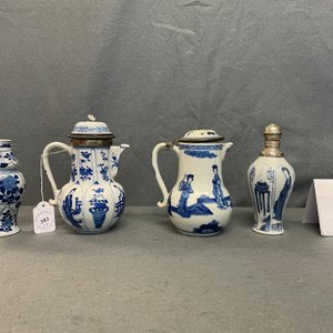 Two Chinese blue and white ewers and covers and two small vases, Kangxi — photo 9