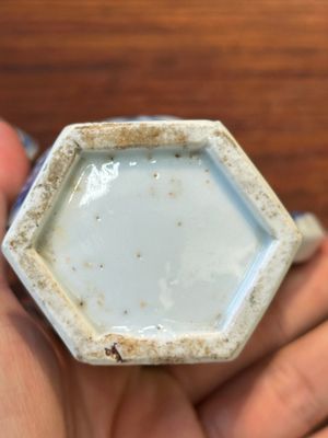 Two Chinese blue and white ewers and covers, Kangxi — 照片 8