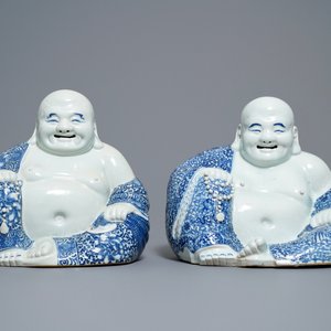 Two Chinese blue and white figures of Buddha, 19/20th C. — photo 2