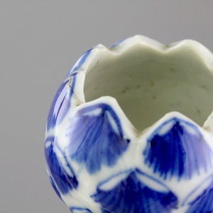 Two Chinese blue and white garlic neck tulip vases, 19th C. — foto 9