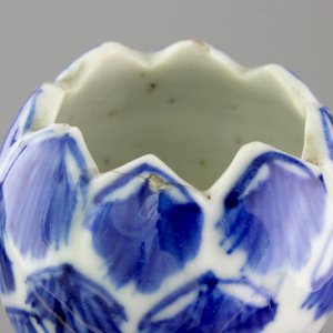 Two Chinese blue and white garlic neck tulip vases, 19th C. — foto 10