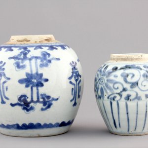 Two Chinese blue and white ginger jars, one Kangxi, one Ming Dynasty — photo 4