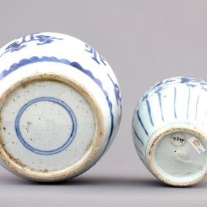 Two Chinese blue and white ginger jars, one Kangxi, one Ming Dynasty — photo 5