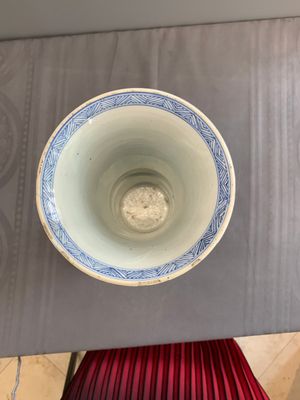 Two Chinese blue and white 'gu' vases with landscape and floral panels, Kangxi — photo 12