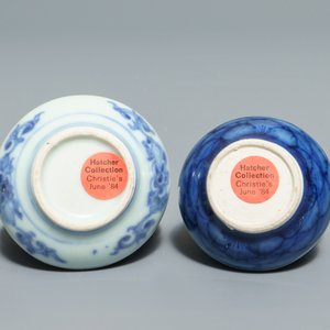 Two Chinese blue and white Hatcher Cargo bowls, two wine cups and two boxes, Transitional period — photo 8
