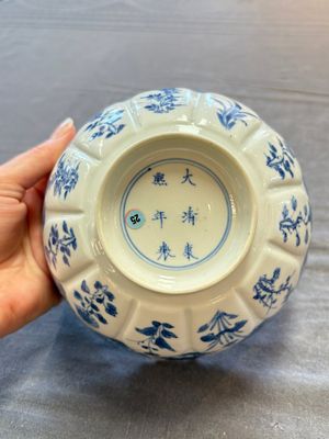 Two Chinese blue and white 'immortals' bowls, Chenghua and Kangxi mark, Kangxi — 照片 15