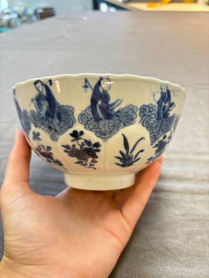 Two Chinese blue and white 'immortals' bowls, Chenghua and Kangxi mark, Kangxi — 照片 3