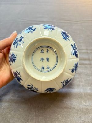Two Chinese blue and white 'immortals' bowls, Chenghua and Kangxi mark, Kangxi — 照片 6