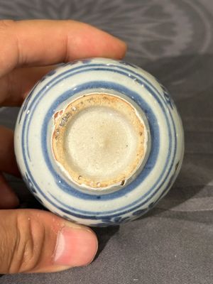 Two Chinese blue and white jars, a stem cup, a bowl and a censer, Chenghua mark, Ming — photo 14