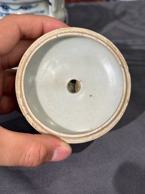 Two Chinese blue and white jars, a stem cup, a bowl and a censer, Chenghua mark, Ming — photo 33