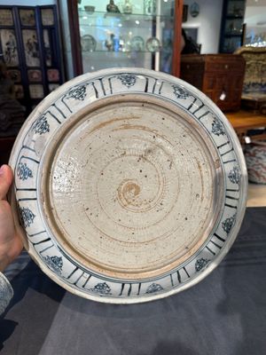Two Chinese blue and white jars, a stem cup, a bowl and a censer, Chenghua mark, Ming — photo 47