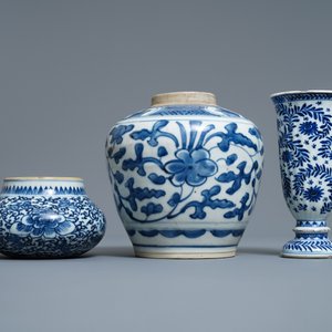 Two Chinese blue and white jars and a beaker, Kangxi/Yongzheng — 照片 2
