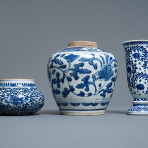Two Chinese blue and white jars and a beaker, Kangxi/Yongzheng — 照片 4