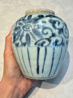 Two Chinese blue and white jars, Ming, and a Japanese blue and white vase, possibly Edo, 18th C. — foto 3