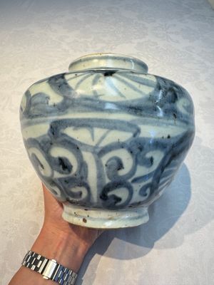 Two Chinese blue and white jars, Ming, and a Japanese blue and white vase, possibly Edo, 18th C. — foto 31