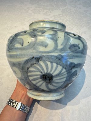 Two Chinese blue and white jars, Ming, and a Japanese blue and white vase, possibly Edo, 18th C. — foto 32