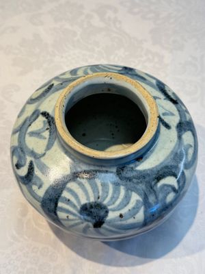 Two Chinese blue and white jars, Ming, and a Japanese blue and white vase, possibly Edo, 18th C. — foto 36