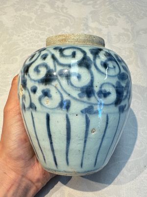 Two Chinese blue and white jars, Ming, and a Japanese blue and white vase, possibly Edo, 18th C. — foto 4