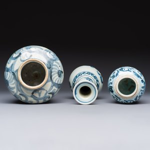 Two Chinese blue and white jars, Ming, and a Japanese blue and white vase, possibly Edo, 18th C. — foto 6